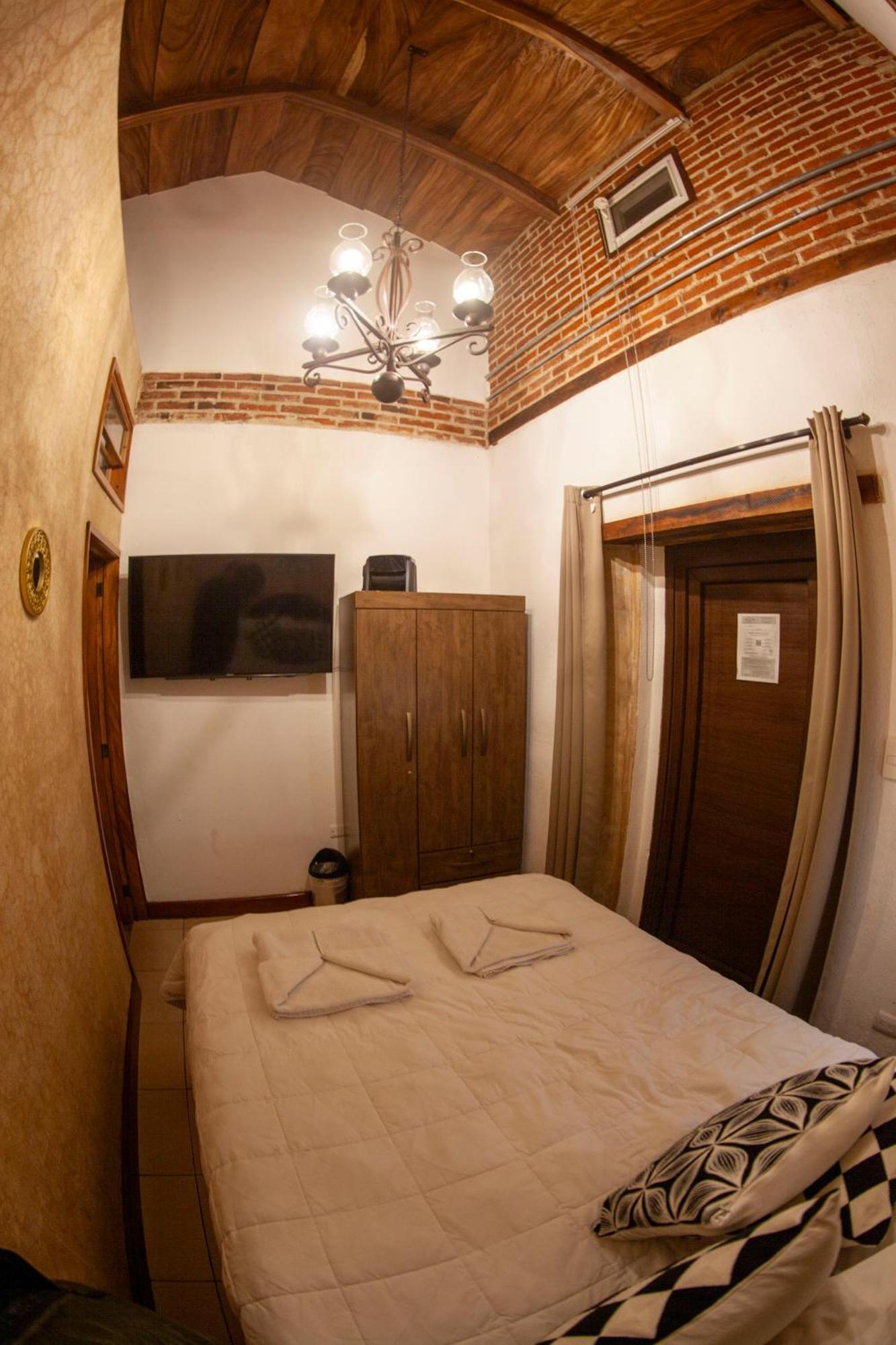 Hot Chipilin Hostel Antigua Exterior photo